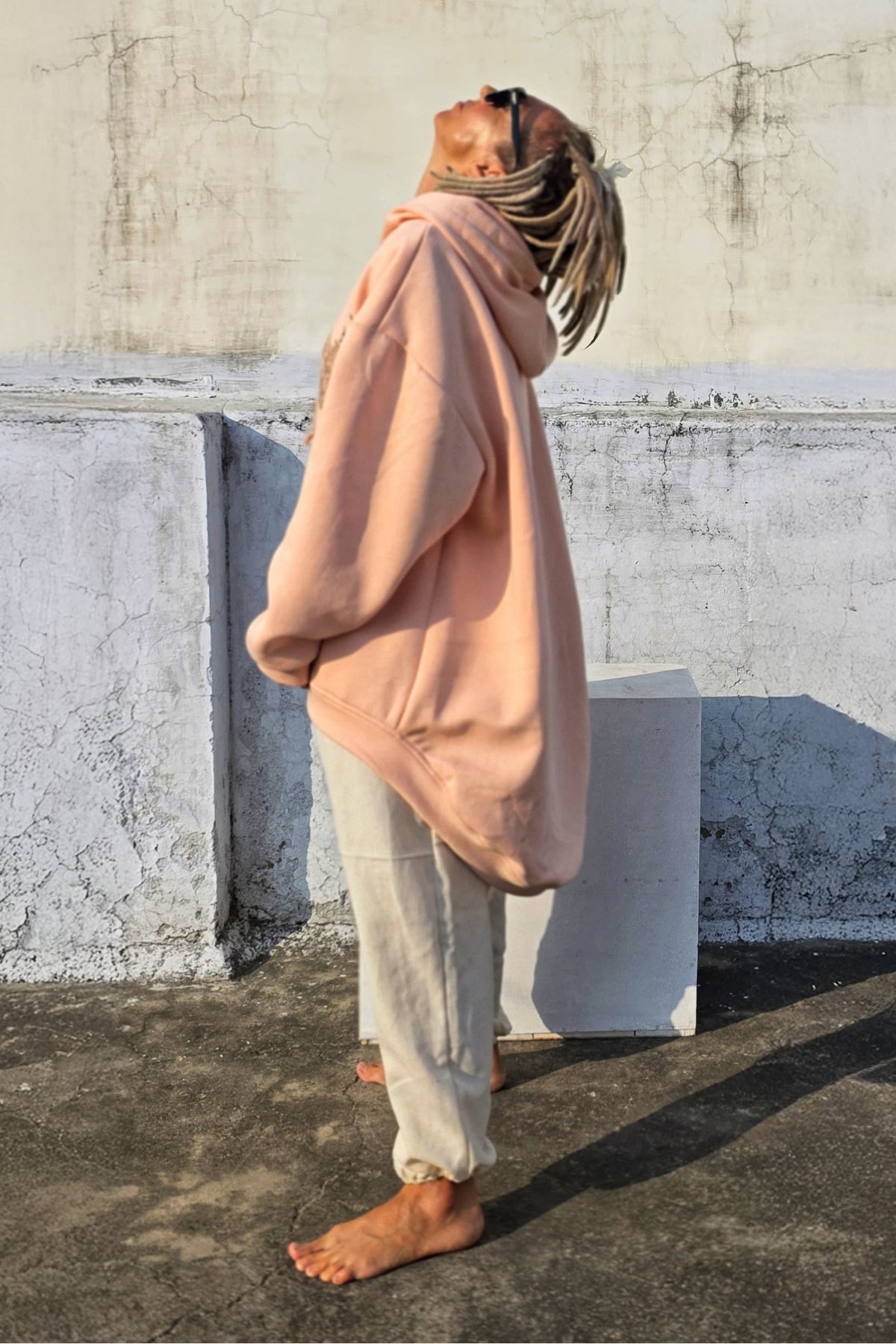 Brzoskwiniowa bluza oversize „Heart”
