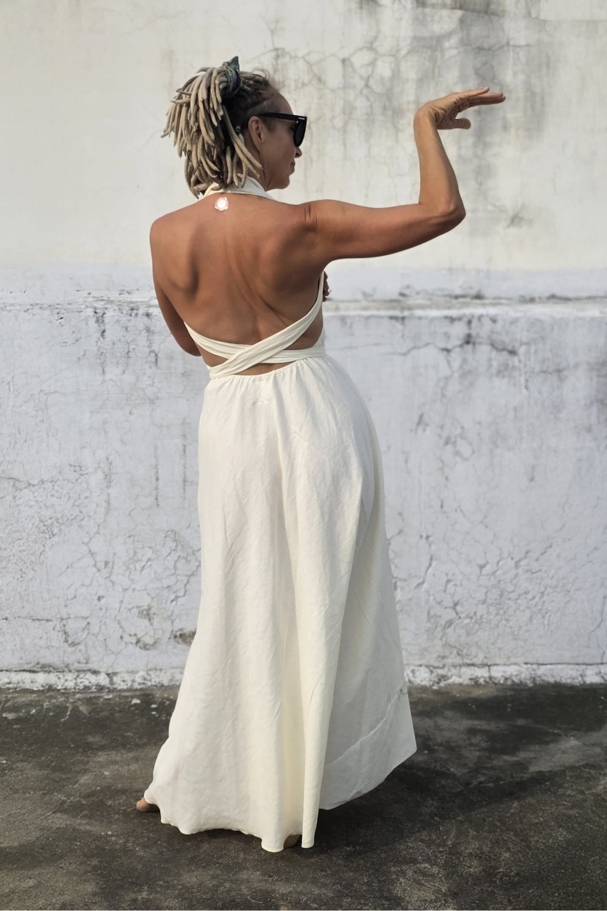 Letnia sukienka maxi z dekoltem halter