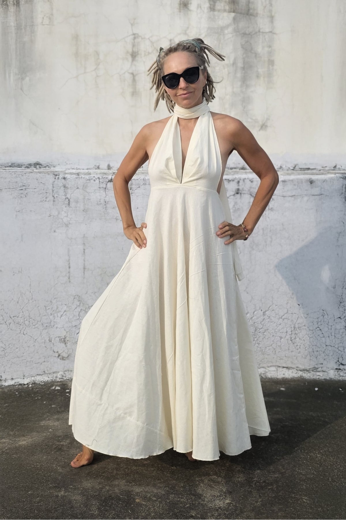 Letnia sukienka maxi z dekoltem halter