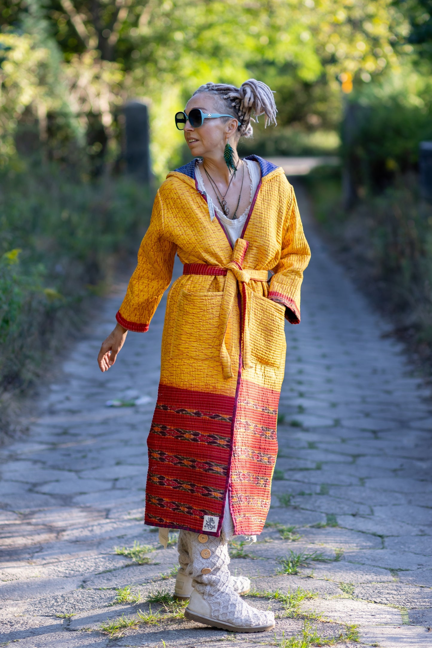 Żółto-czerwone kimono z kontrastowymi wstawkami
