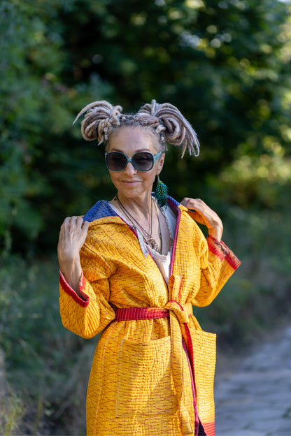 Żółto-czerwone kimono z kontrastowymi wstawkami