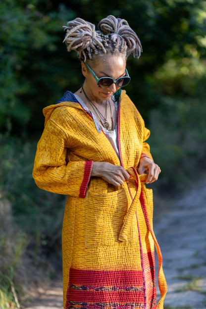 Żółto-czerwone kimono z kontrastowymi wstawkami