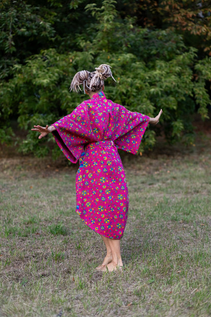 Różowe kimono w kwiatowy wzór